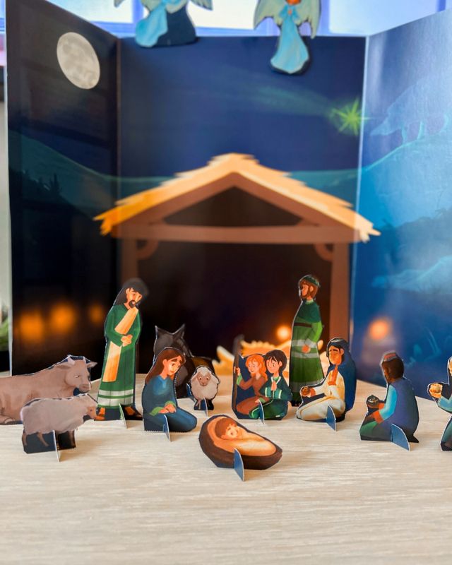Adventskalender med figurer og stall