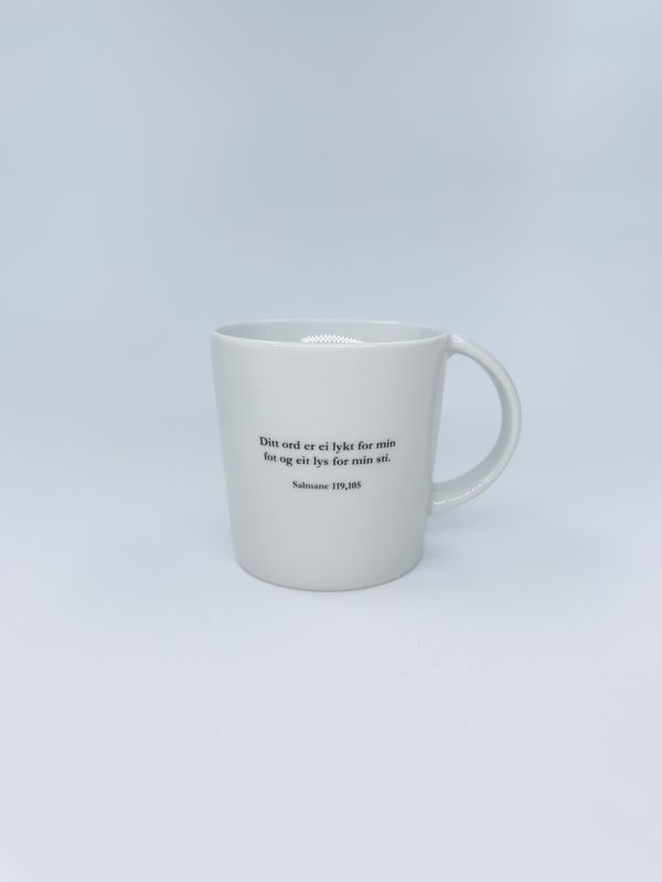 Kopp med bibelvers Salmane 119,105 Nynorsk